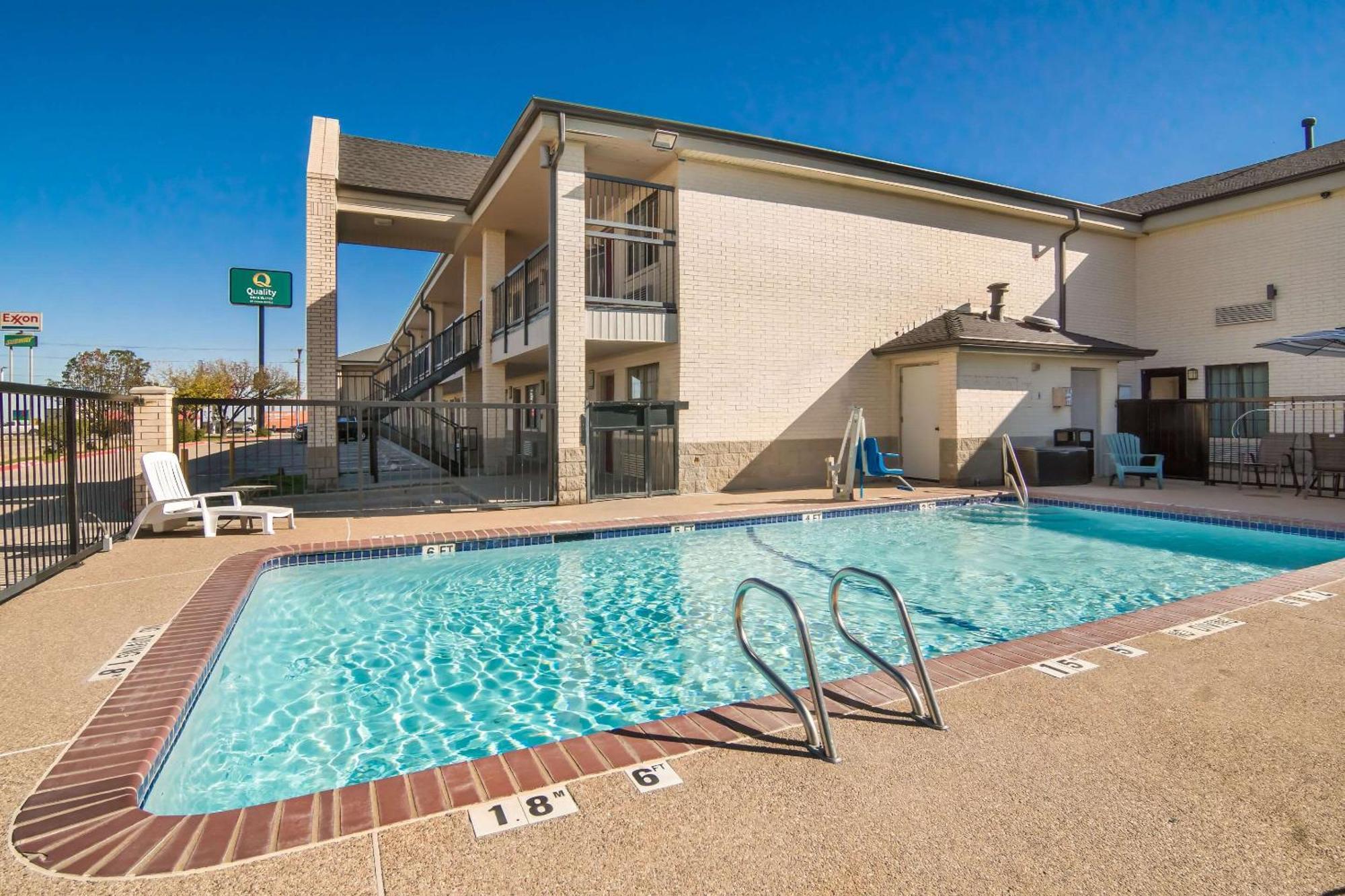 Quality Inn & Suites Weatherford Esterno foto